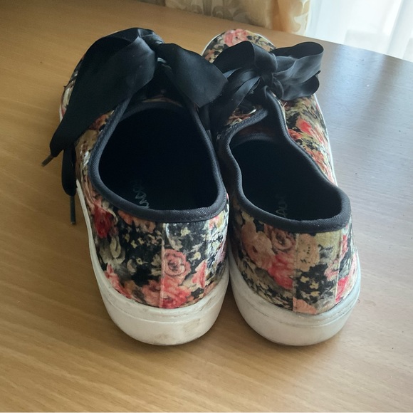Dirty Laundry Floral flowers design velvet sneakers shoes women's size 8,5 - Picture 3 of 5